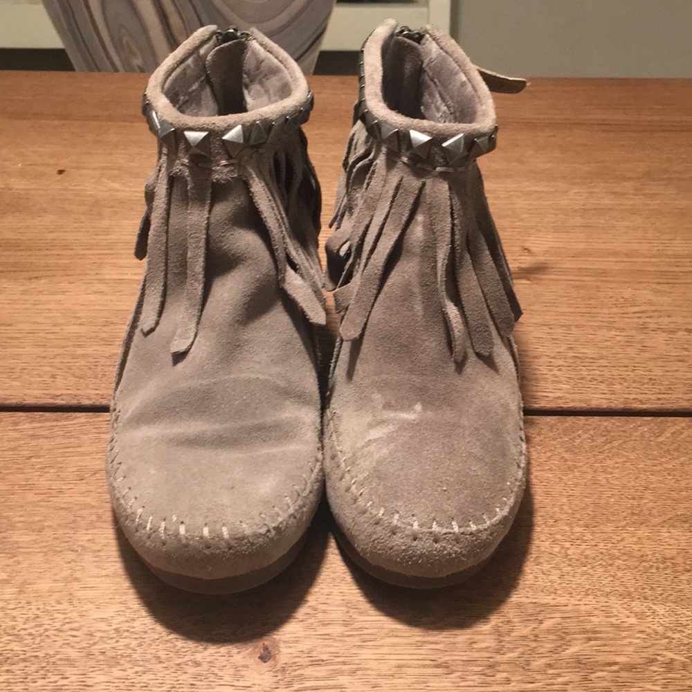 Ash wedge booties